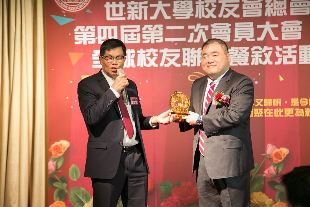 為夢想築路!世新翠谷獎助學金 助清寒學子勇敢追夢 為夢想築路!世新翠谷獎助學金 助清寒學子勇敢追夢