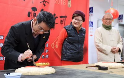 平安順興迎新春　宜市長揮毫書寫春聯