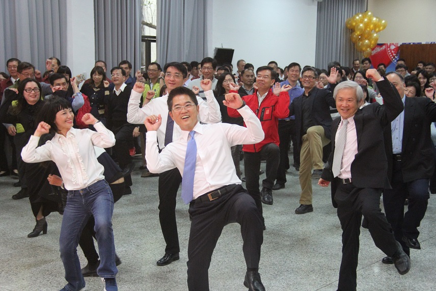 迎金狗年 東縣府員工新春團拜 迎金狗年 東縣府員工新春團拜
