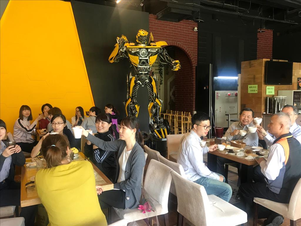 警三分局長陳仕諺讓女同仁感受和諧溫馨在今年提前度過不一樣的婦女節 警三分局長陳仕諺讓女同仁感受和諧溫馨在今年提前度過不一樣的婦女節