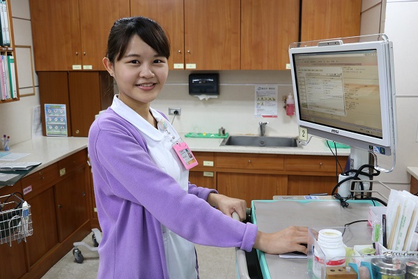 邀先生入鏡哺餵母乳　羅東博愛護理師獲攝影比賽獎
