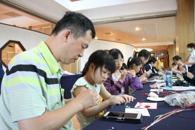 新竹慈濟浴佛 安排奉茶、桌遊讓親子同樂