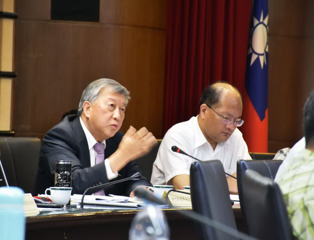 嚴正表達立委應增一席　邱縣長拜會立院赴中選會