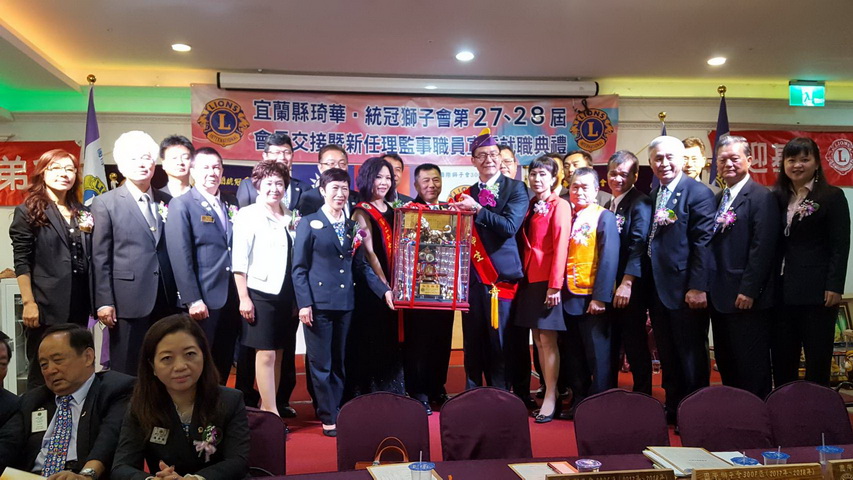 琦華與統冠獅會聯合交接 場面熱烈 琦華與統冠獅會聯合交接 場面熱烈