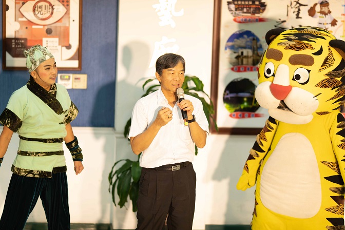 紙風車親子劇接棒老鷹嘉年華　「武松打虎」西三倉庫旁溫馨開演
