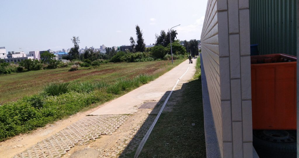 窄巷消防水帶佈線　城消小隊長李錫安研製推車