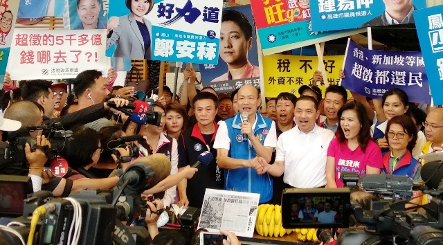 買菜族不忘法稅宣導　高市長候選人連署稅改宣言