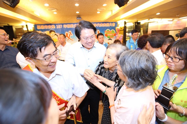 林市長表揚安樂區模範父親及好人好事代表　盼各界效法
