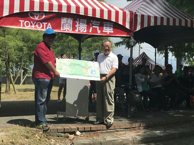 結合企業團體　宜蘭縣環保志工辦理淨溪活動