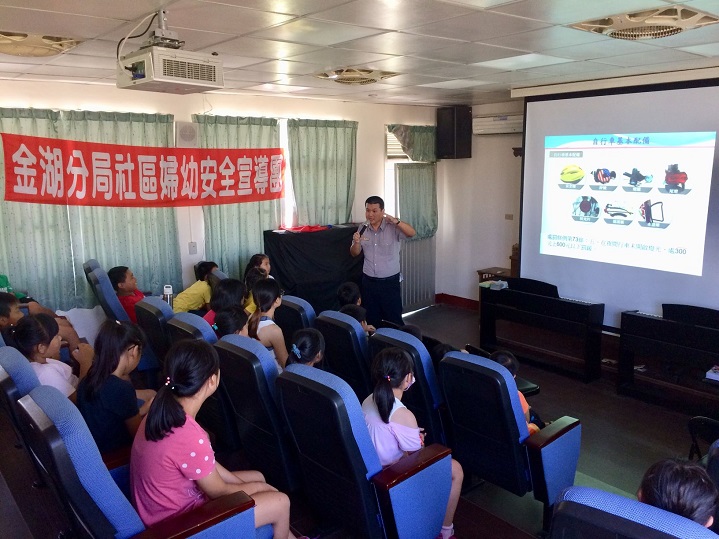 交通觀念從小扎根　湖警赴述美國小宣導
