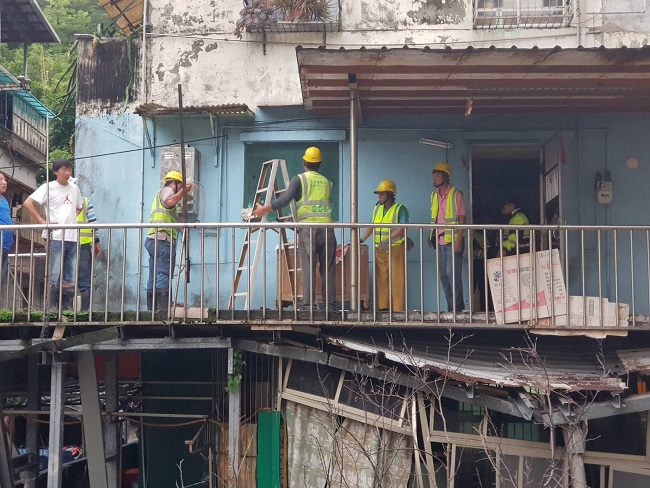 新西街民宅地基流失　林市長勘災後指示拆除增違建