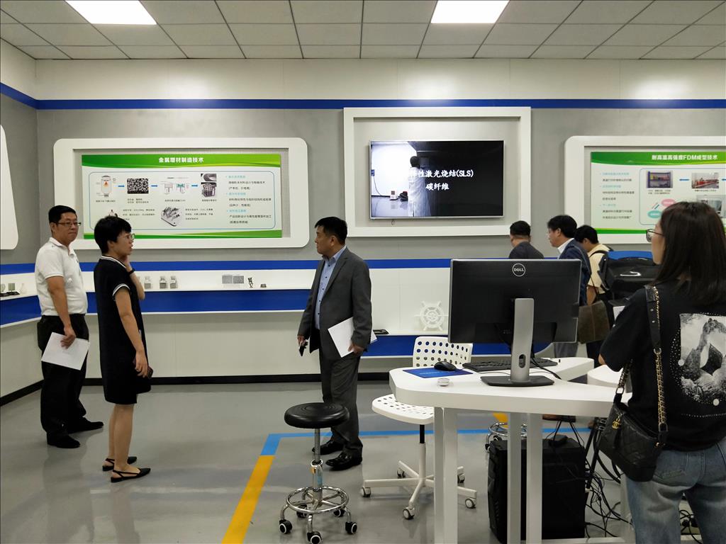 參觀新材料聯合研究院
