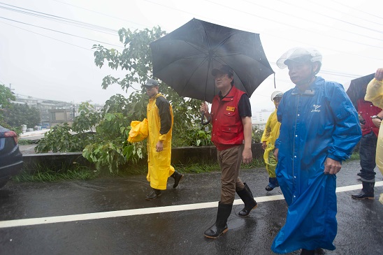 林市長雨中勘災　指示比照颱風進行災損補助