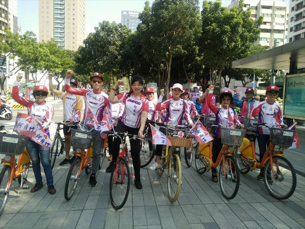出「騎」招 中市中西區市議員候選人柯貞竹鐵馬掃街拜票 出「騎」招 中市中西區市議員候選人柯貞竹鐵馬掃街拜票