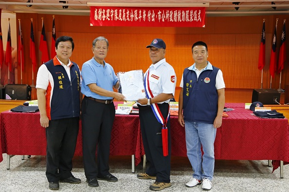 感謝各巡守隊及義交分隊辛勞付出　市公所致贈執勤服裝