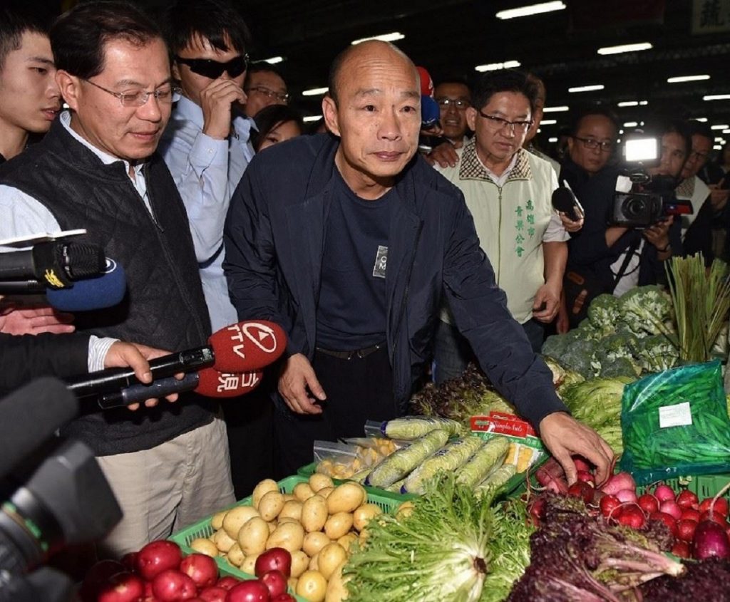 韓國瑜視察十全果菜市場　傾聽現場攤商心聲