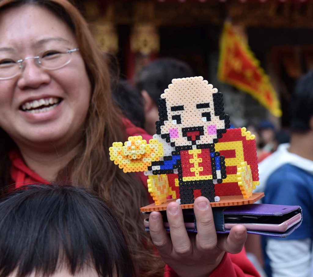 韓國瑜小港鳳儀宮參香祈福
