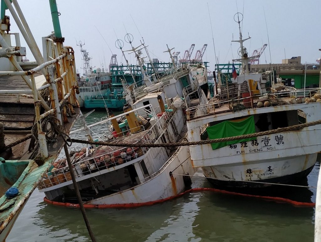 前鎮漁港漁船進水下沉　海洋局啟動緊急應變處置