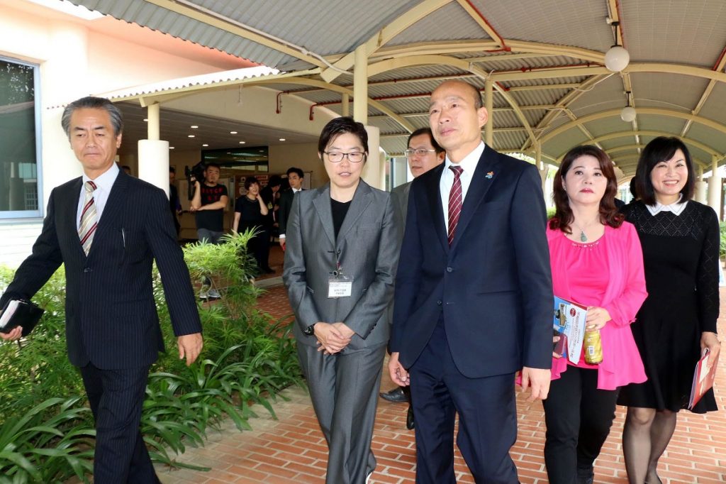 韓國瑜參觀早稻田澀谷高中新加坡分校