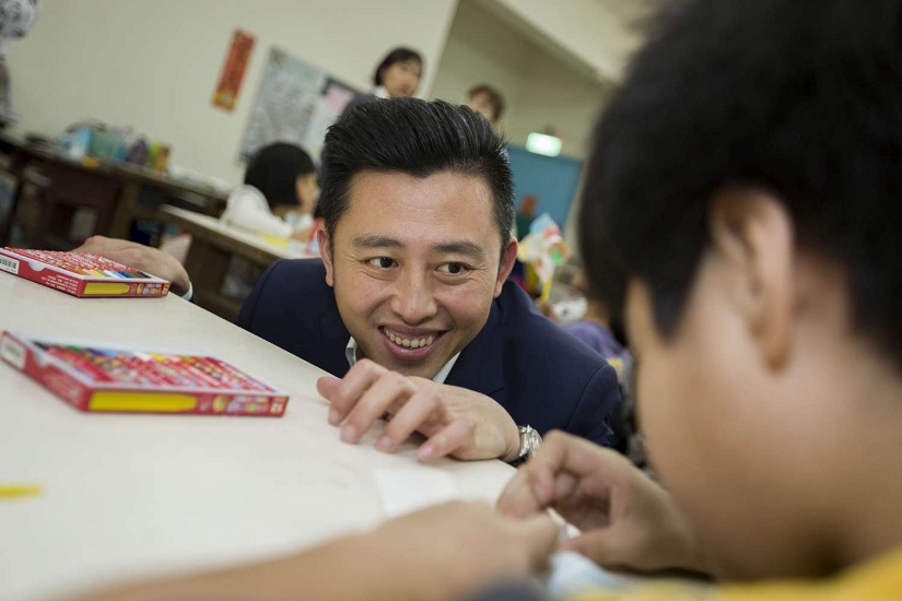 林市長關懷弱勢課輔班孩童　弱勢兒回班成照顧員好暖心