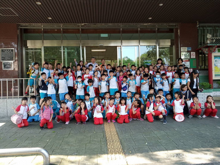 特別戶外教學活動　竹東國小浩浩蕩蕩參觀竹東郵局