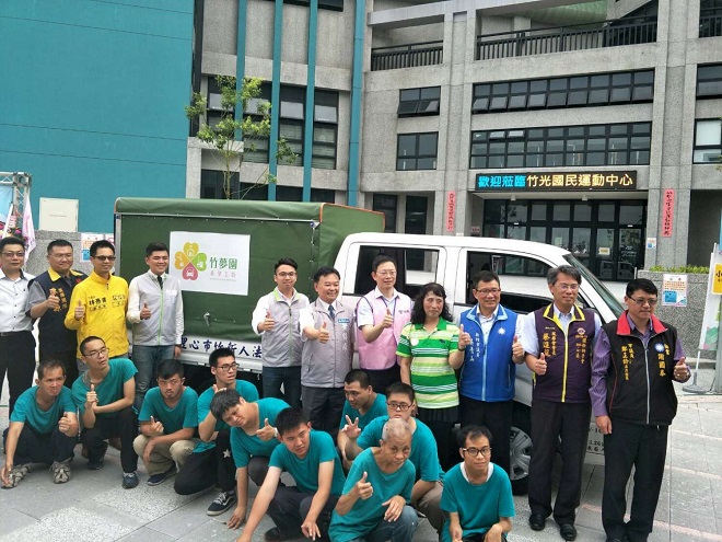 企業展愛 捐贈交通車予竹巿庇護工場 企業展愛 捐贈交通車予竹巿庇護工場
