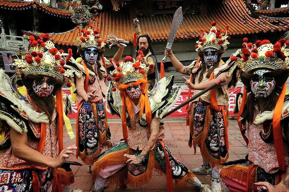 八家將融入街舞跳出台灣魂 鐵四帝舞蹈團隊精彩演出 八家將融入街舞跳出台灣魂 鐵四帝舞蹈團隊精彩演出