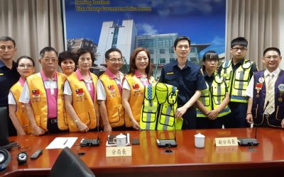 提升員警執勤安全　獅子會300F區捐贈新式反光背心
