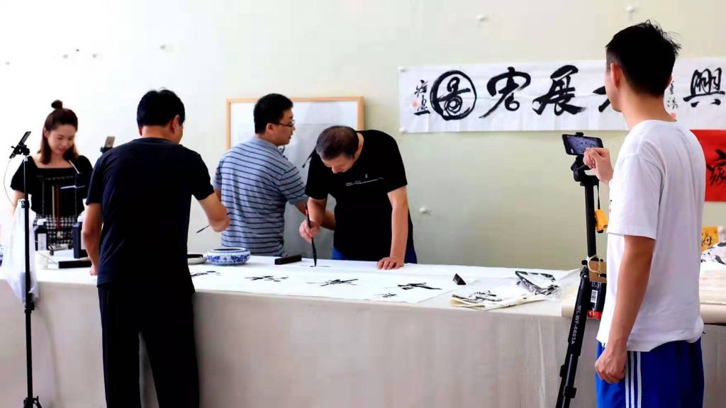 “直播”引領宋莊藝術品鑒賞交流新時尚