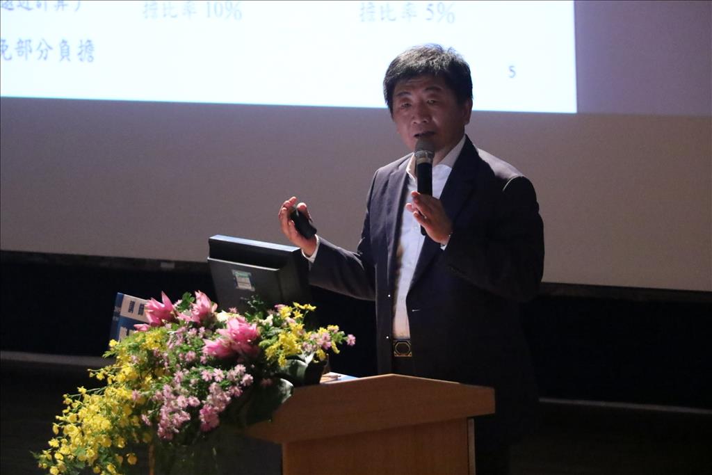 衛生福利部長陳時中應邀在慈濟醫學年會演講。(台中慈濟醫院提供)