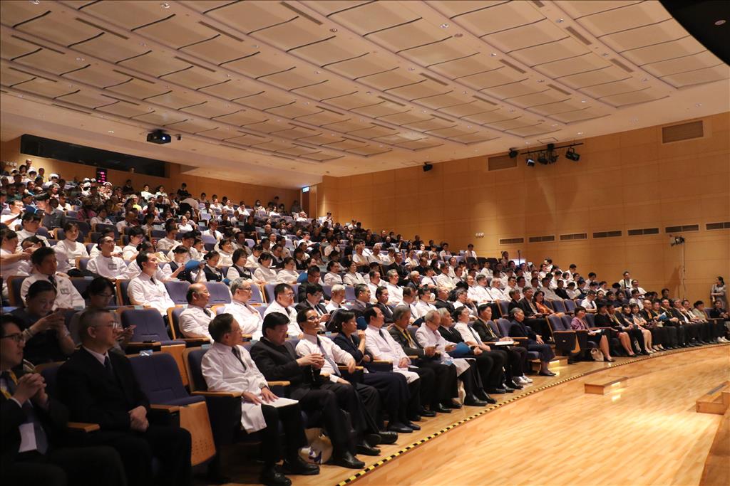 慈濟體系醫院與大學的醫護與研究團隊在慈濟醫學年會共聚一堂。(台中慈濟醫院提供)
