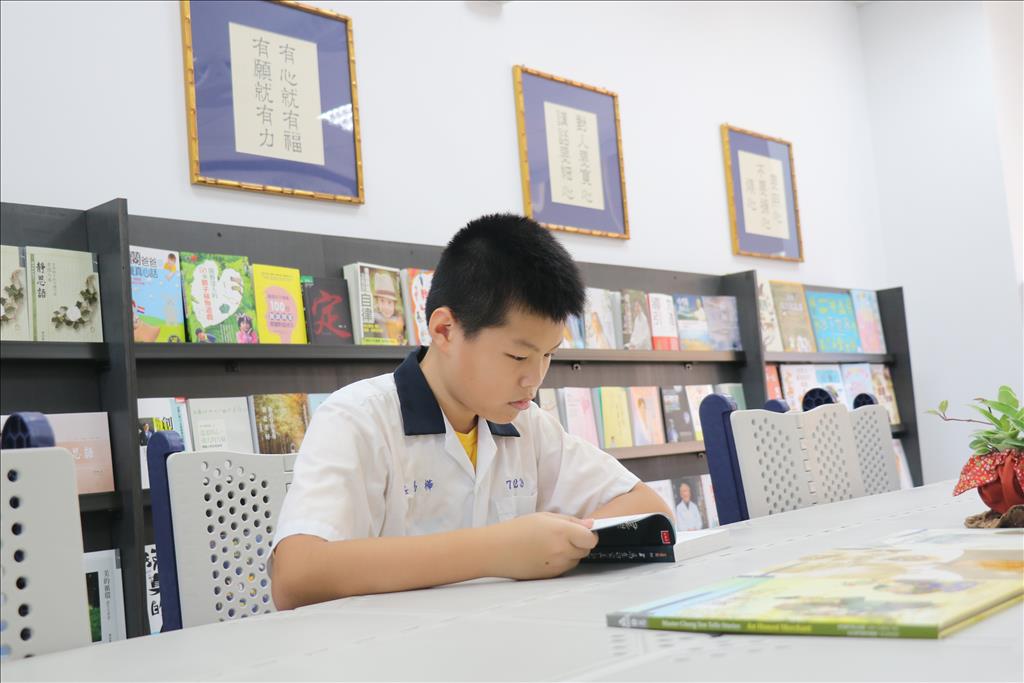 靜思閱讀書軒讓親師生的閱讀不間斷,又有沈澱心靈的好地方。