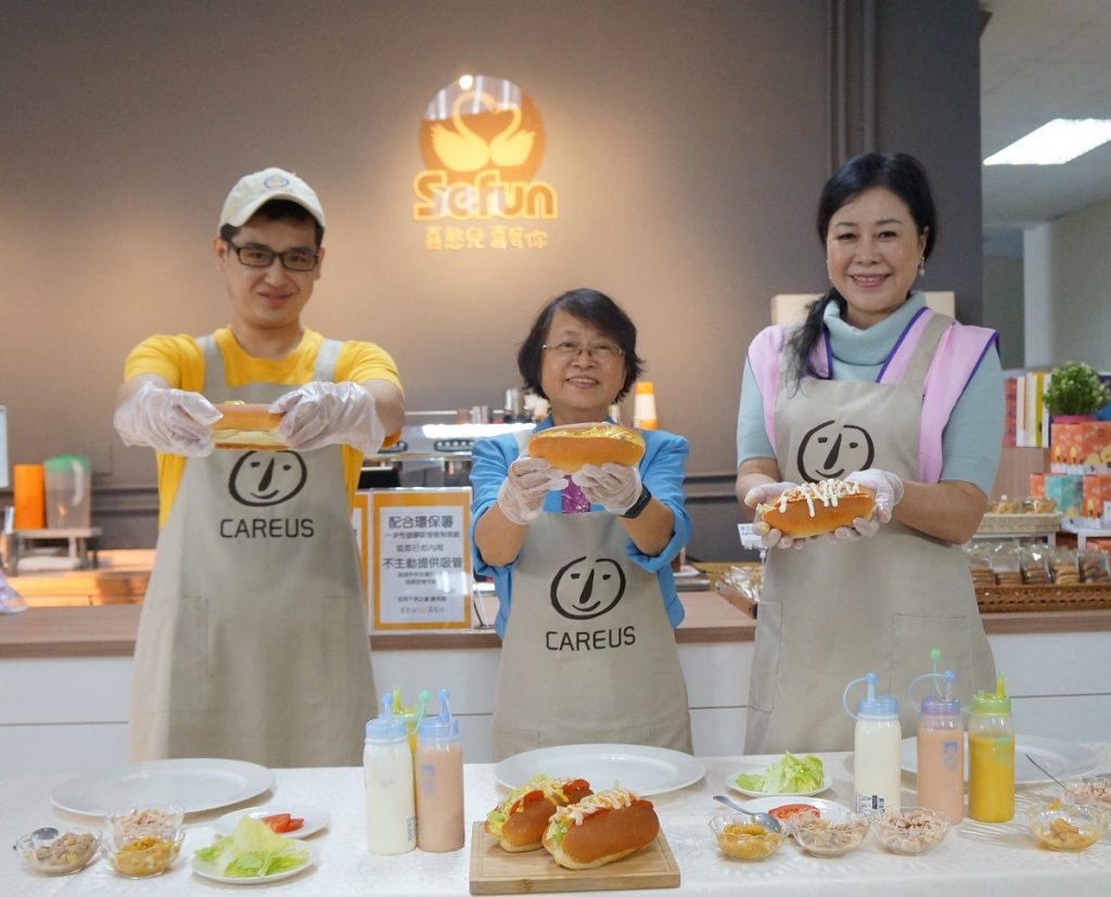高市國際婦女會愛心捐助　喜歡你咖啡高市府店全新開幕