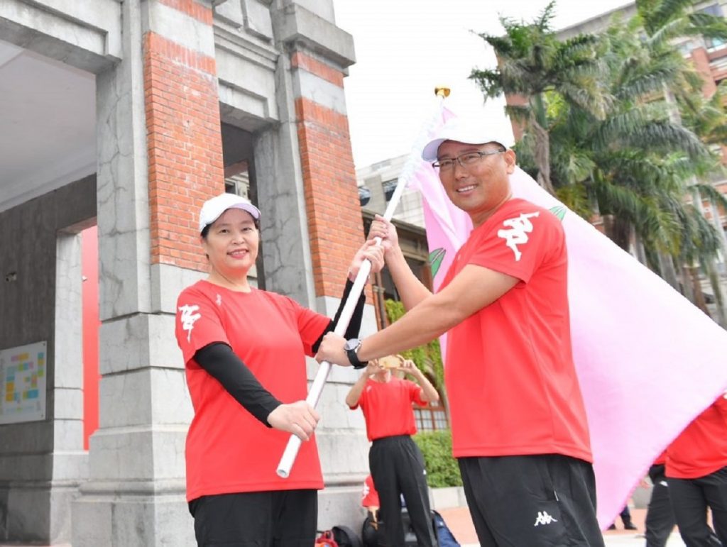 新竹市全國運代表隊出征　 副市長沈慧虹親自為選手及教練授旗