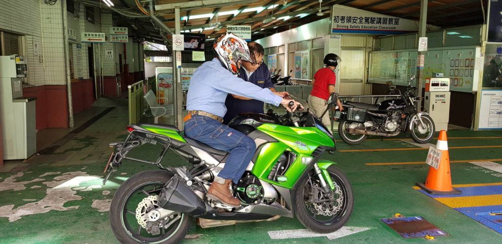 雙十連假沒驗車　紅黃牌重型機車請儘早安排車輛定檢哦！
