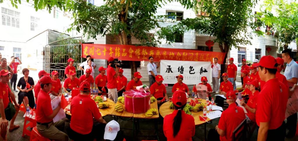 博鰲書畫家和退伍軍人共慶祖國母親生日