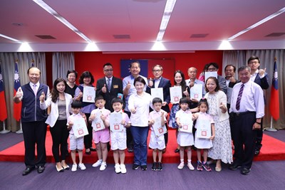 6歲小發明家！創作可折疊杯墊國際獲獎