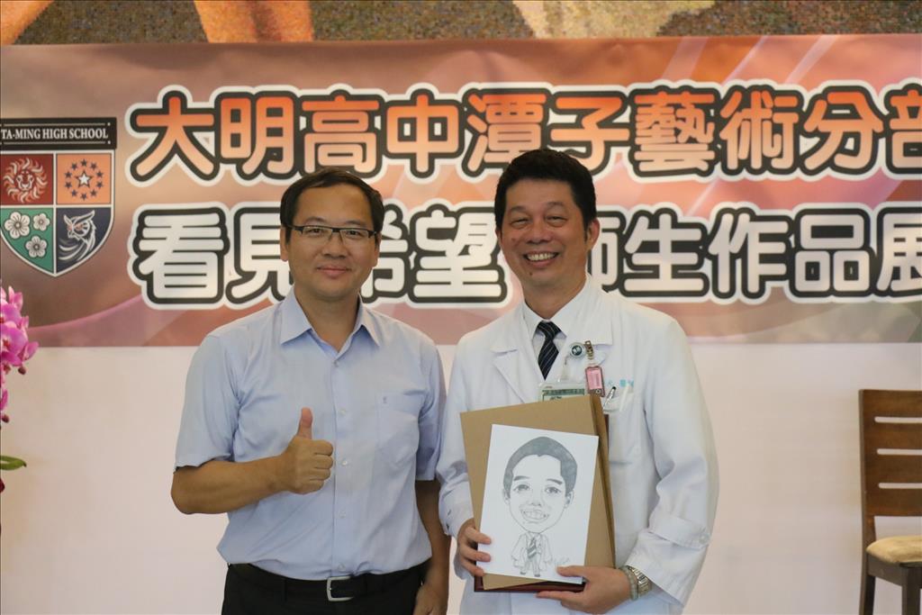 大明高中「看見希望」畫展 台中慈濟醫院展現溫暖 大明高中「看見希望」畫展 台中慈濟醫院展現溫暖