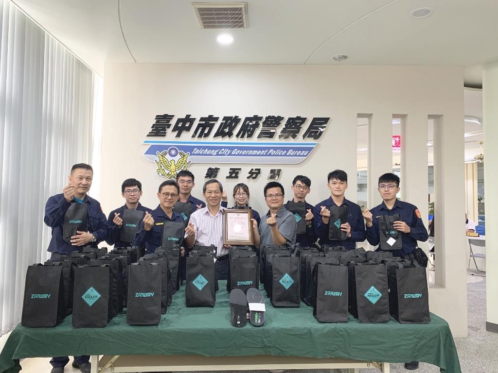 Zabway捐贈足弓支撐鞋墊 警方回贈感謝狀以表謝忱 Zabway捐贈足弓支撐鞋墊 警方回贈感謝狀以表謝忱