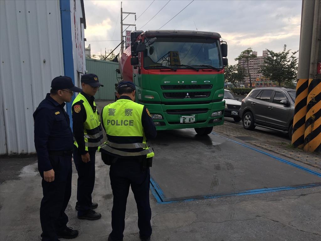 蘆洲警取締超載 彈無虛發