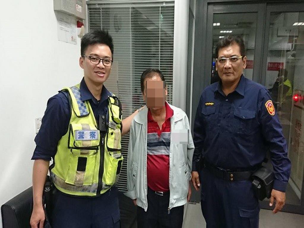 老翁進香參拜迷途驚魂記 太平警助返家 老翁進香參拜迷途驚魂記 太平警助返家