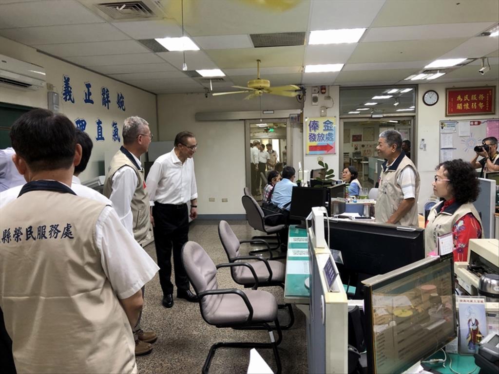 退輔會主委大鵬出訪屏東縣榮服處慰勉同仁