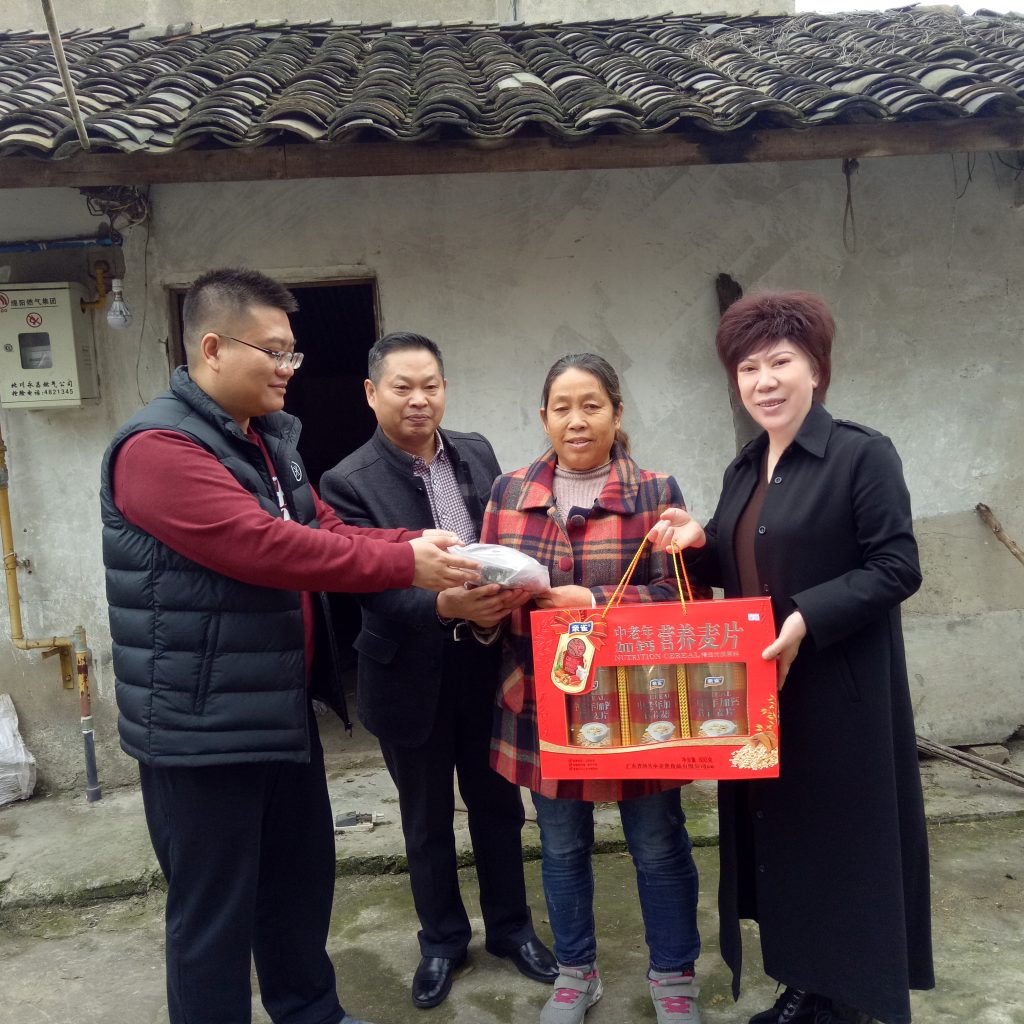走訪慰問貧困戶 點滴真情暖人心 