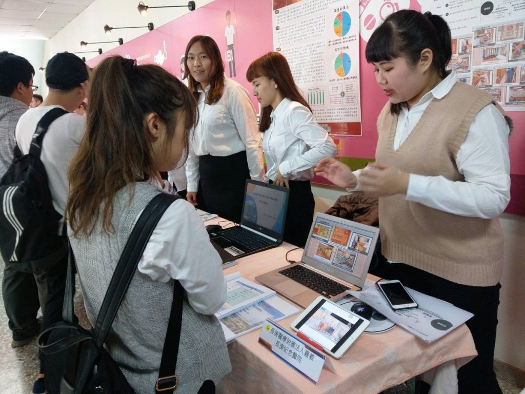 元培醫大醫務管理系暨高齡學程聯合舉辦　2019實習成果博覽會