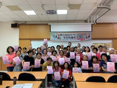 阿公阿嬤也能當網紅！中市銀髮族學電腦