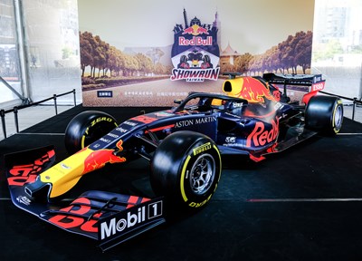 F1賽車現身台中　府前廣場展示至3/1