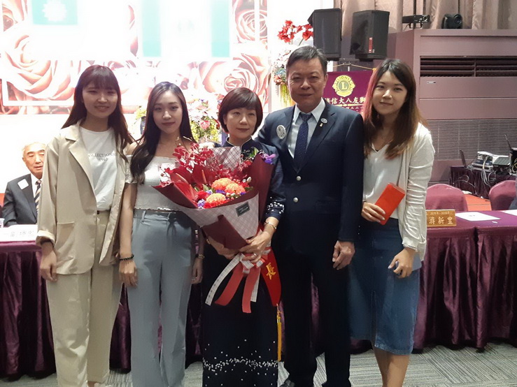 伉儷情深攜手服務 宜蘭慈暉女獅會長張美霞就職 伉儷情深攜手服務 宜蘭慈暉女獅會長張美霞就職