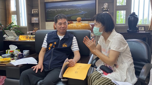 太極門弟子赴苗栗縣議會遞交陳情書