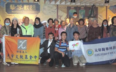社區人文藝術活動推廣　元培學生與社區長輩看展趣