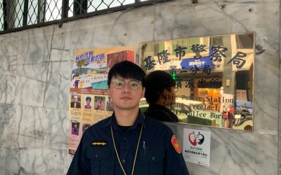 母子受困大樓電梯　警消協力救援